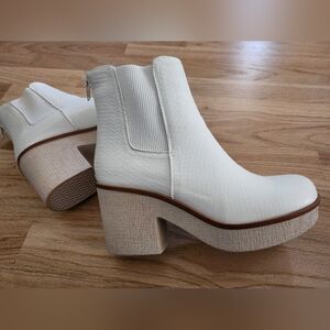 Elegant White Platform Ankle Boots